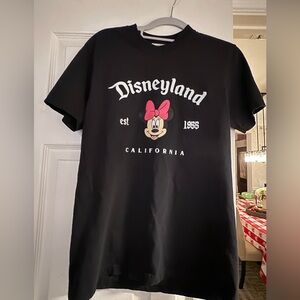 Disney Disneyland Minnie Black  T-Shirt Comfort Colors Small